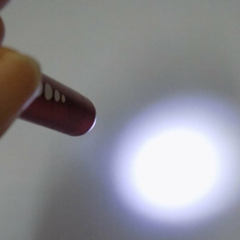 Mini linterna LED con Clip de acero inoxidable, portátil, a prueba de golpes, práctica, médica, profesional, ahorro de energía