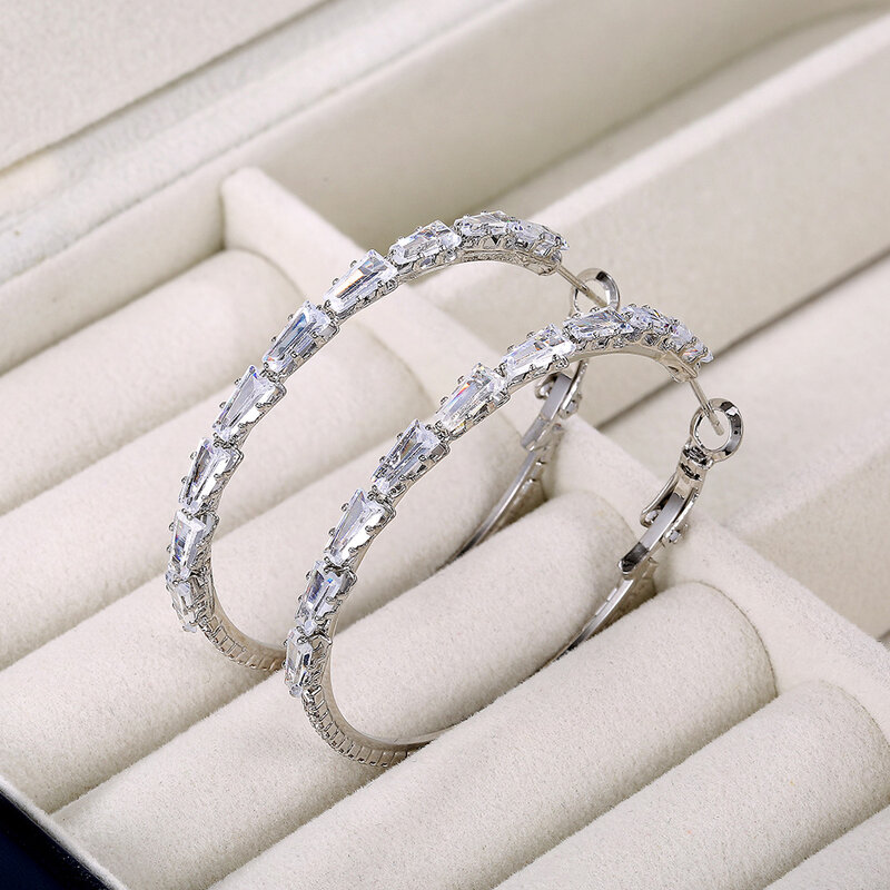 2022 classico semplice orecchino a cerchio per le donne colore argento geometrico vestito rotondo varie occasioni metallo Versatile gioielli femminili