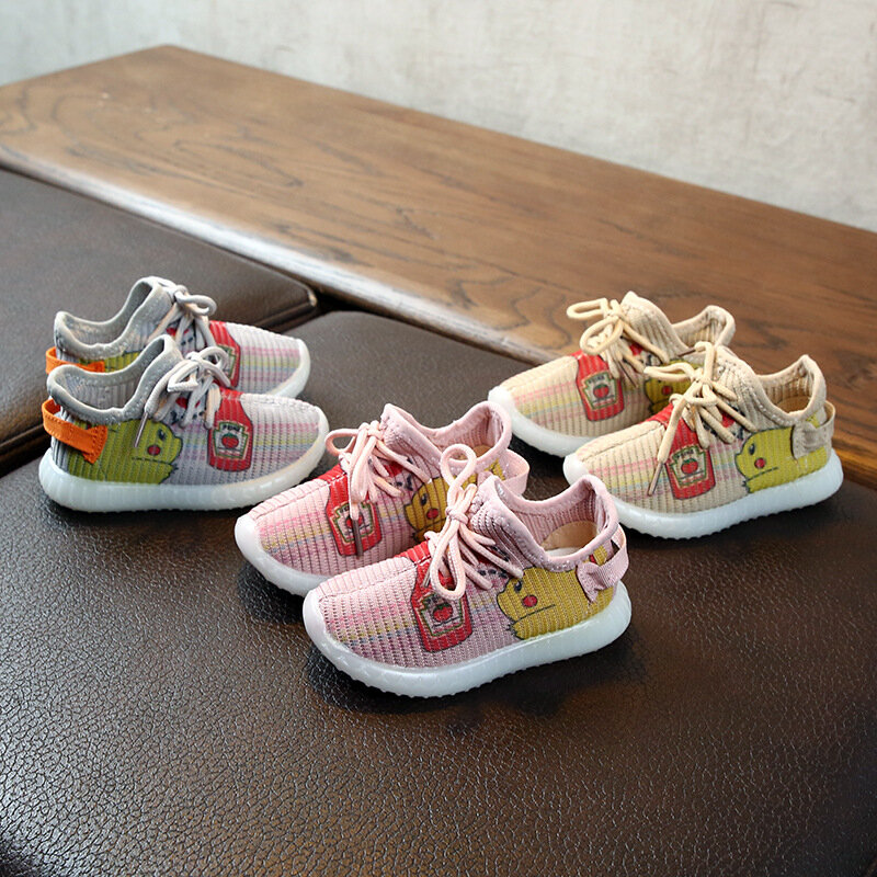 أحذية للأطفال جديدة قابلة للتنفس أحذية للأطفال الصغار برسوم كارتونية للأولاد والبنات أحذية رياضية بنسيج طائر أحذية المشي الأولى