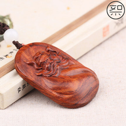 Squisito ciondolo Zhongkui in legno di sandalo rosso a foglia piccola
