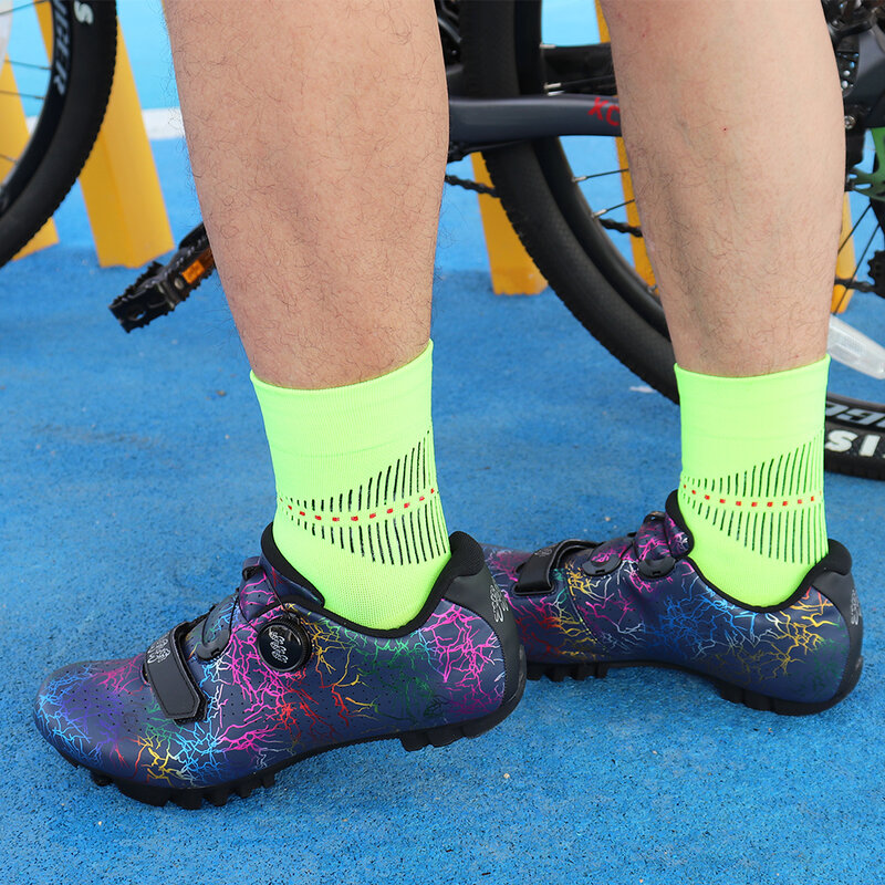Calcetines deportivos transpirables para hombre y mujer, medias profesionales para ciclismo, baloncesto, 24 colores