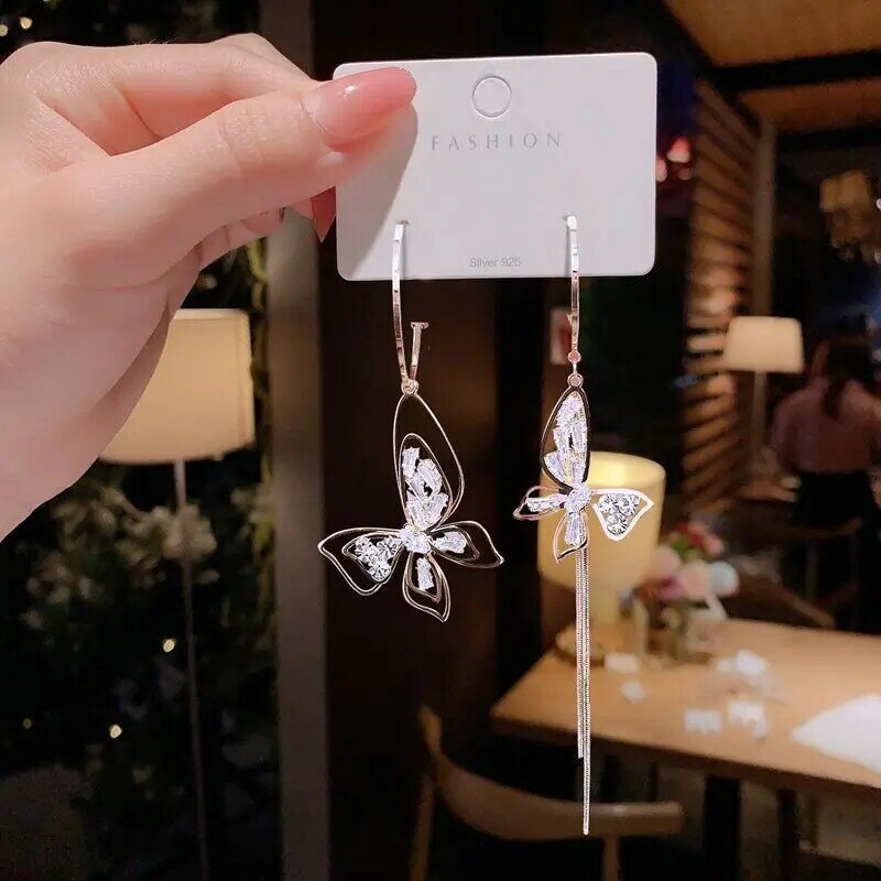 Orecchini a farfalla con nappa lunga asimmetrica di cristallo di moda coreana orecchini a bottone in argento 925 per donna 2022