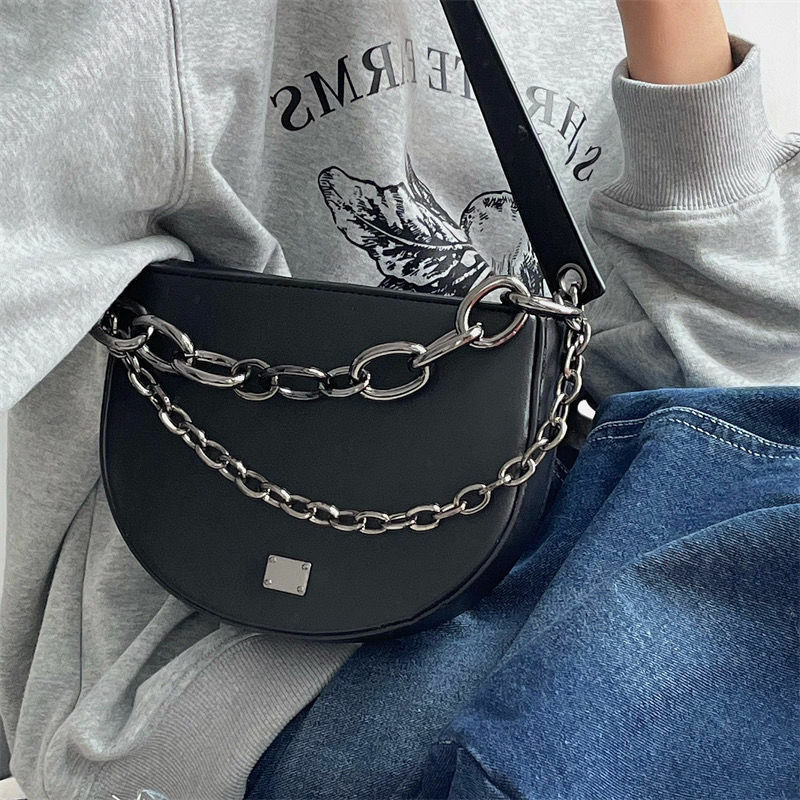 2022 Fashion Street Womens Saddle Bag Sweet Cool All-match Casual Messenger Bag Chain Design Shoulder Underarm Bag Pouch Purse