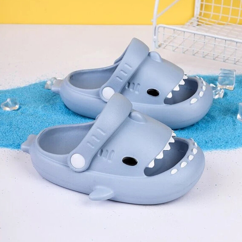 2023 New Cute Shark Shape Cartoon pantofole per bambini Trend nuovi sandali per bambini moda all'aperto scarpe da spiaggia per ragazzi e ragazze