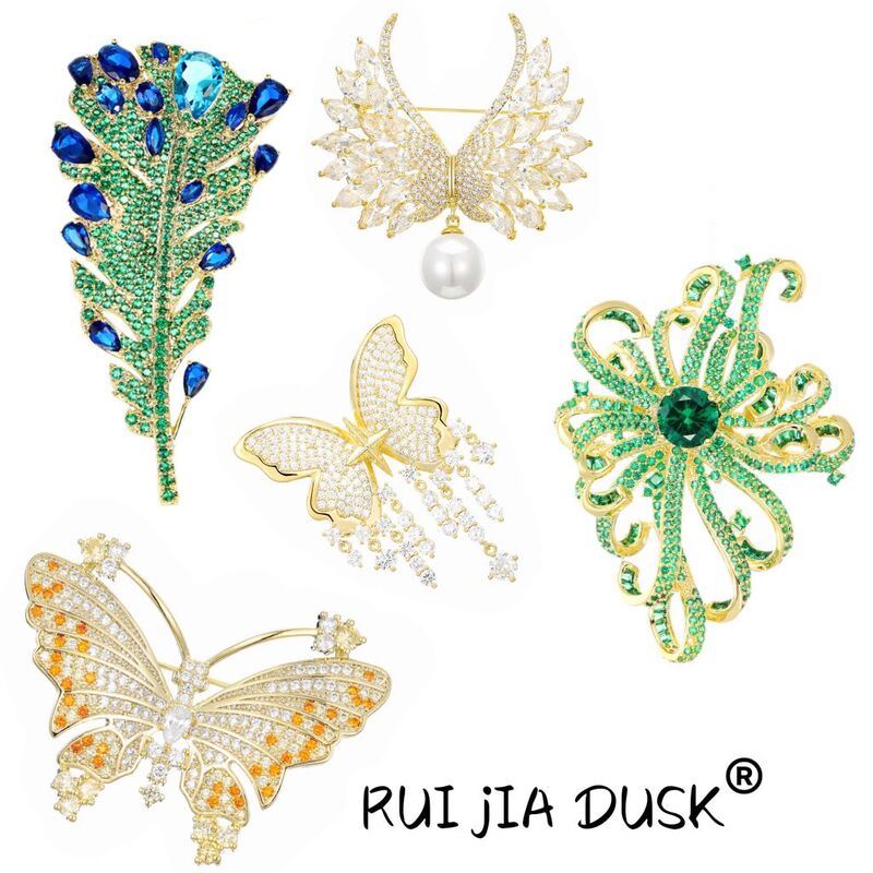 RUI JIA DUSK ฉบับภาษาเกาหลีแฟชั่นผีเสื้อพู่ทองขั้นสูง Creative Pin Cheongsam Coat Corsage อุปกรณ์เสริม