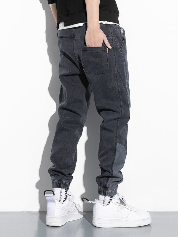 Wiosenne letnie niebieskie czarne workowate dżinsy męskie rozciągnięte bawełniana styl miejski Denim biegaczy Casual szarawary dżinsowe spodnie Plus rozmiar 8XL