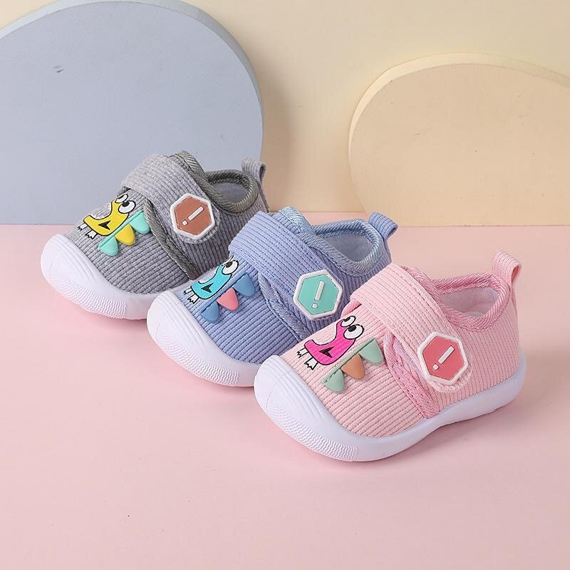 أحذية للأطفال الرضع ألوان متماثلة أحذية أطفال ورسوم كرتونية لطيفة أحذية قماشية للأطفال أحذية رياضية للأطفال البنات أحذية المشي الأولى غير قابلة للانزلاق