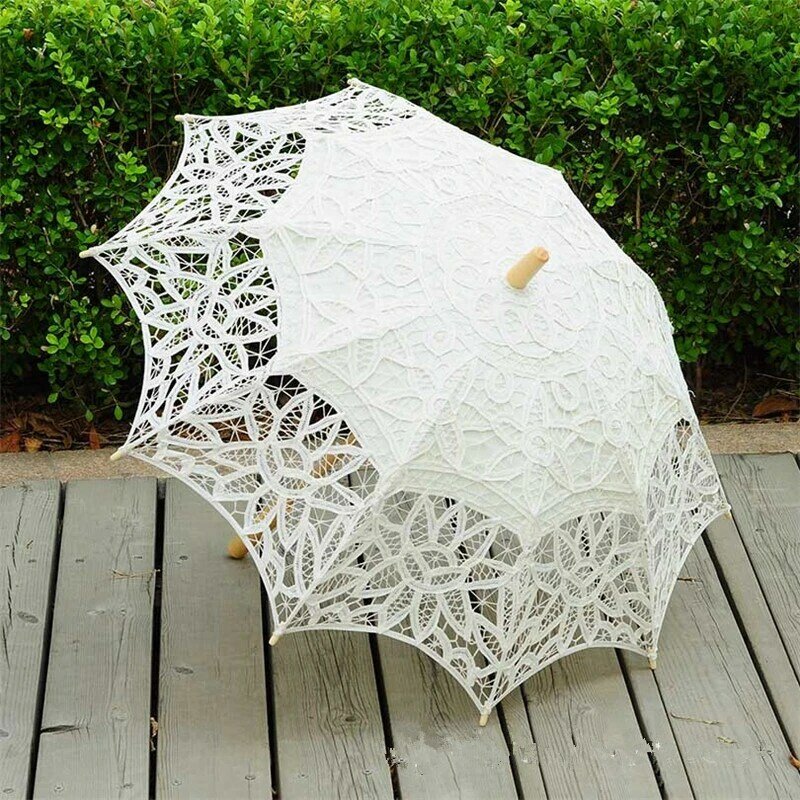 Ombrello da sposa in pizzo girasole ombrello bianco puro ricamato stile europeo manico in legno puntelli da sposa ombrello per decorazioni di nozze