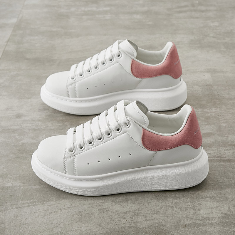 حذاء فاخر من Mcqueen بتصميم جديد لعام 2021 للنساء علامة تجارية أحذية رياضية بيضاء من Alexander أحذية رياضية للنساء بمقاسات كبيرة 34-45