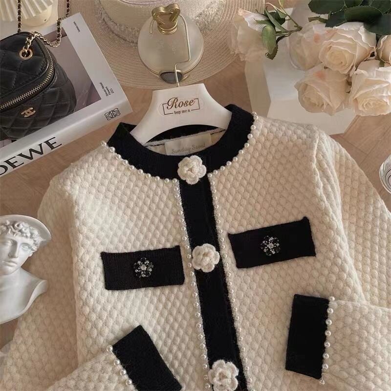 Cardigan classique parfumé de montagne camélia pour femme, pull élégant de luxe, nouvelle veste tricotée à boutons avec fleurs et perles, 2022