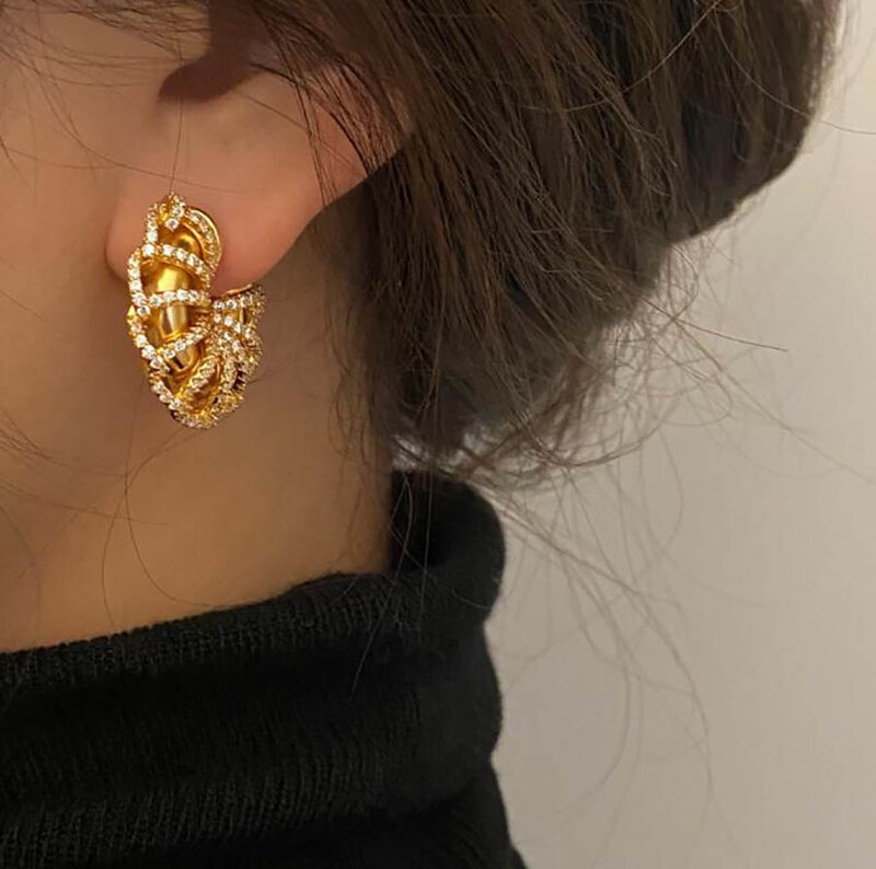 Primavera nuovo 2022 francese retrò corte stile designer di lusso moda boutique orecchini d'oro C-SHAPE gioielli classici delle donne