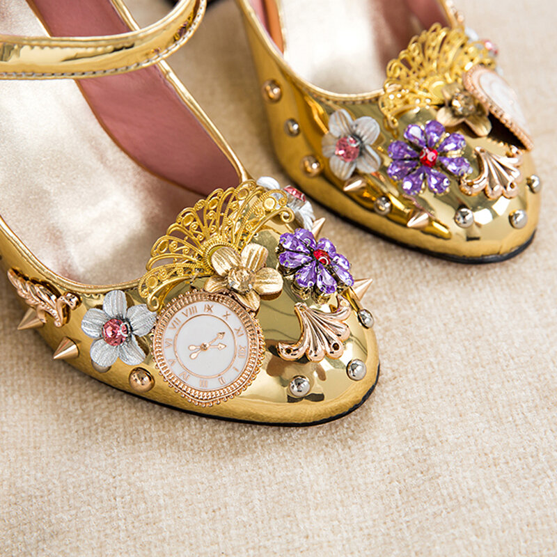 Escarpins de luxe à talons en cristal et strass pour femmes, chaussures de mariage dorées avec des appliques en métal
