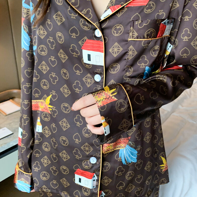 Outono de seda de gelo pijamas femininos definir padrão de poker sleepwear de manga comprida seda como camisola de luxo casa roupas de dormir conjunto