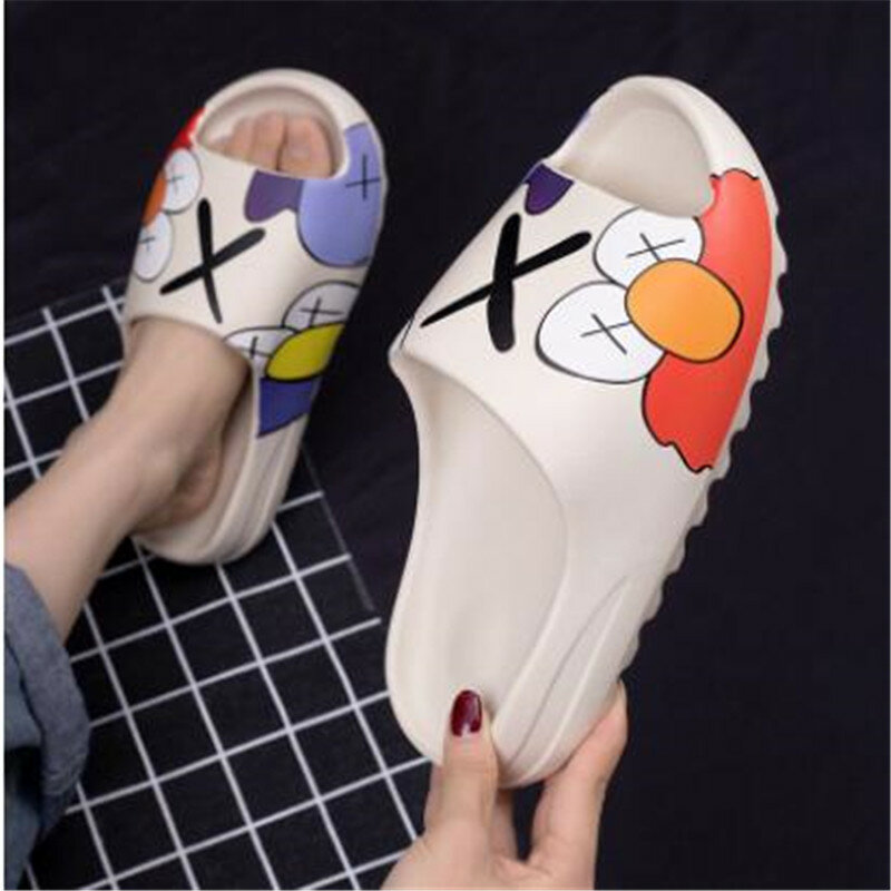 2023 New Slides Summer House Thick Designer Printed Cartoon Men Slippers Women Flip Flops Couples Platform Shoes Outdoor Sandals