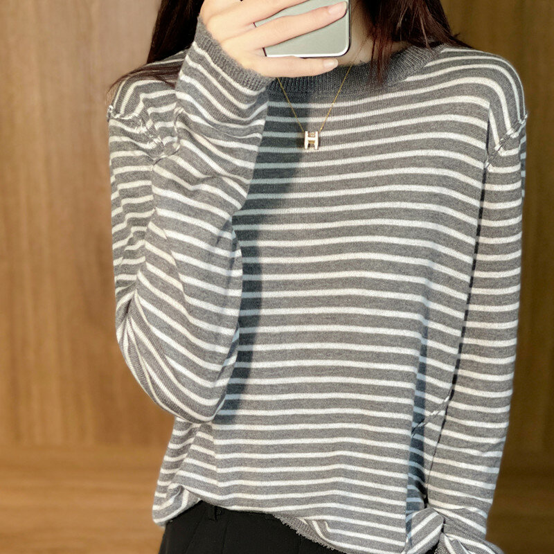 Mantel Sweter Wanita 2022 Musim Semi Gaya Korea Baru Mode Sweter Pullover Leher Bulat Kemeja Bottoming Bergaris Lengan Panjang Longgar