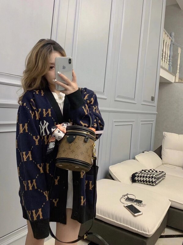 Autumn and winter women's V-neck cashmere embroidered cardigan sweater Korean style lazy loose long sleeve cardigan youth fash
