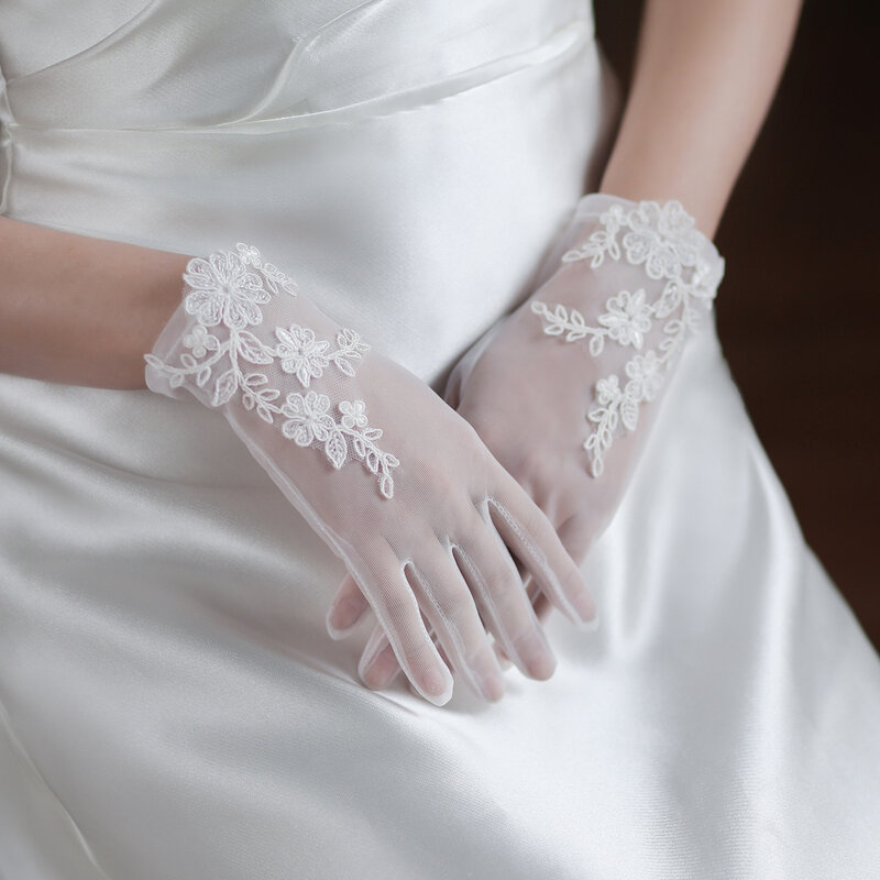 ถุงมือแต่งงานสำหรับเจ้าสาวถุงมือผ้าโปร่งสั้นผ้าลูกไม้ชุดงานแต่งงานอุปกรณ์เสริมงานปาร์ตี้ Charming ผู้หญิงถุงมือนิ้วมือ