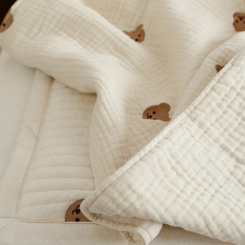 Coperta per bambini confortevole morbido garza a 6 strati in puro cotone ricamo carino cartone animato orso modello coperta passeggino biancheria da letto vendita calda