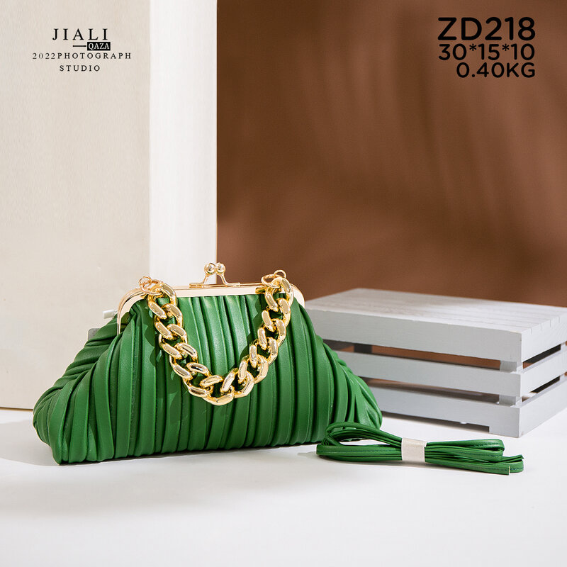 Petit sac messager carré en couleur unie pour femmes, sacoche assortie avec chaîne décorative à carreaux, nouvelle collection printemps 2022