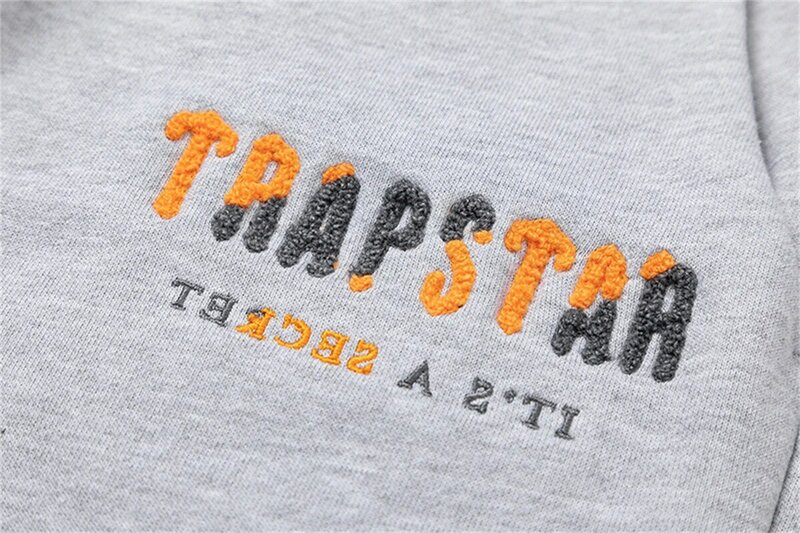 ฤดูร้อนใหม่ Trapstar Plush เย็บปักถักร้อยชายชุด Tracksuit ขนาดใหญ่เสื้อผ้า T เสื้อกางเกงขาสั้นกางเกงกีฬาผ...