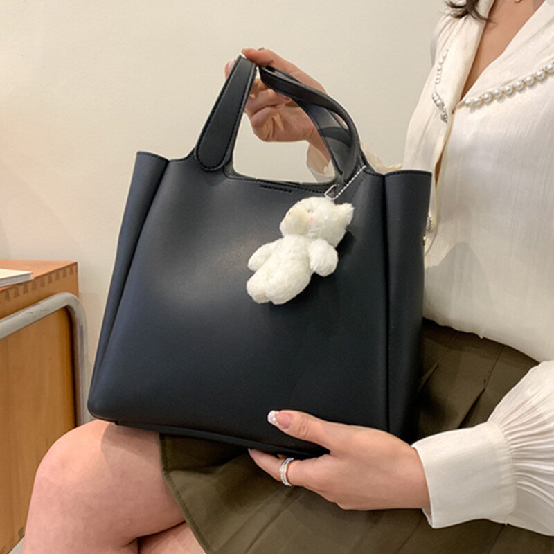 Women's Bear Decoration Shoulder Bag Quality Leather Big Capacity Shopper Bag Black Casual Handbags Female New Fashion Tote Bag