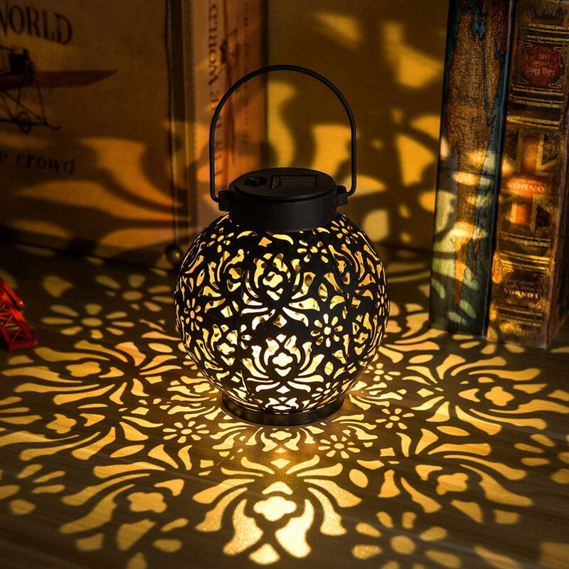 Lampada solare impermeabile Retro Hollow Lantern Light Art luci solari Decorative da giardino lampada da proiezione a LED cortile paesaggio
