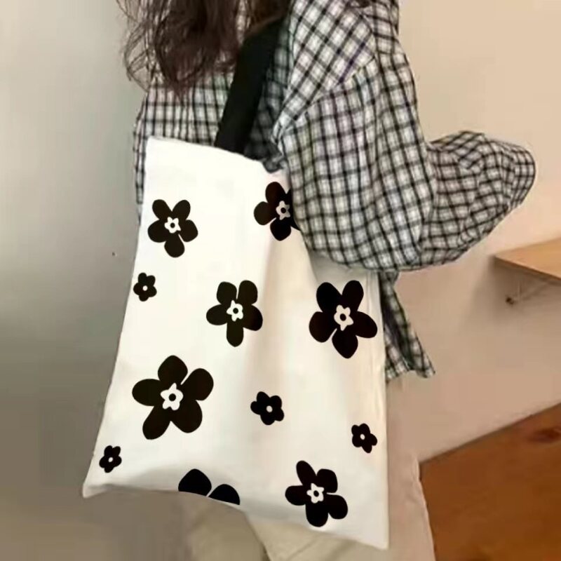 2022 Girls' Fashion Cartoon Japanese Literary Shopping Women's Shoulder Portable Canvas Bag Logo Hand Bags for Women