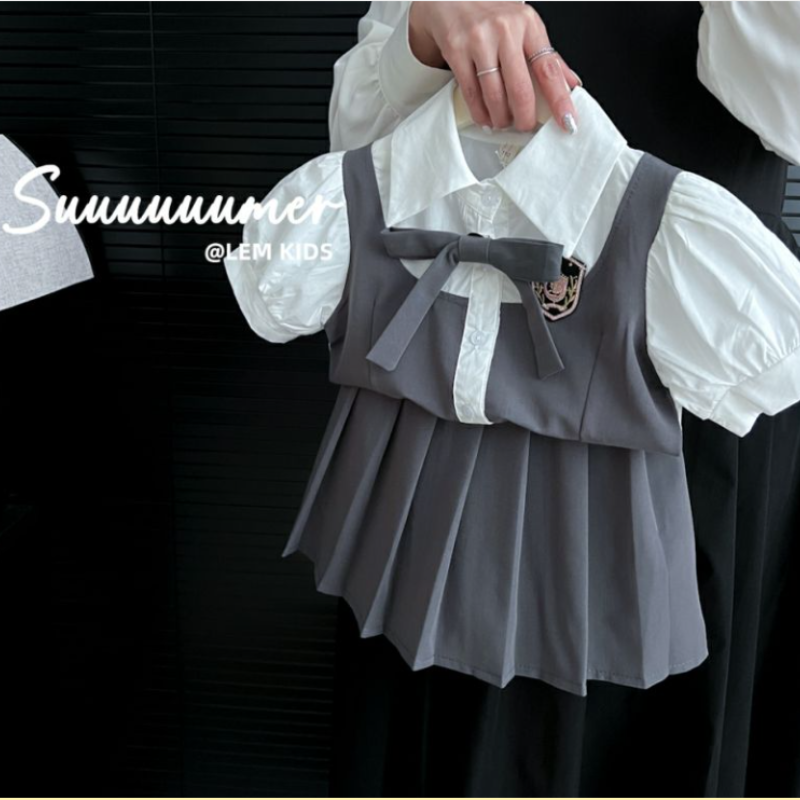 ชุดเสื้อผ้าเด็กทารกหญิง2023ใหม่ฤดูร้อนชุด kemeja lengan pendek กระโปรงเด็กเกาหลีชุดสองชิ้นเครื่องแบบ JK ของเด็กผู้หญิง