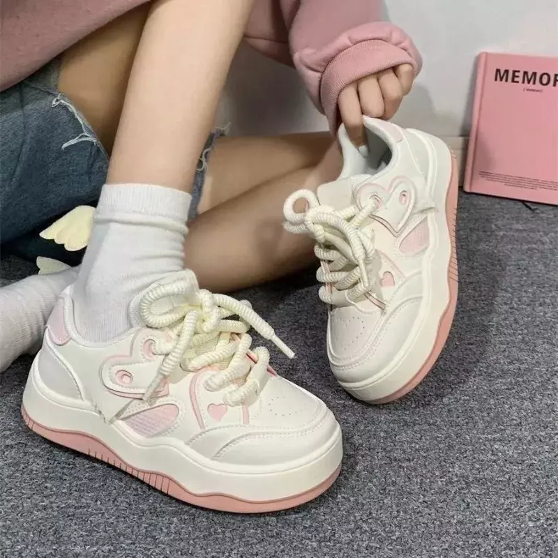 Кроссовки Y2K женские на плоской подошве, повседневные спортивные кеды в Корейском стиле, с сердечками, милые теннисные туфли, розовые белые