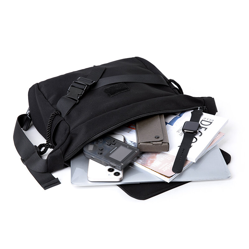 Fahion Solid Black Casual 2022 Crossbody Bag Unisex 12.9 Inch Flat Shoulder Bag Waterproof Leather Sling Bag for Men