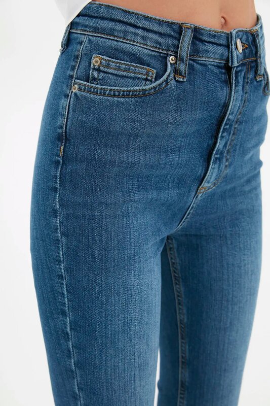 Trendyol cintura alta crop flare jeans twoaw22je1066