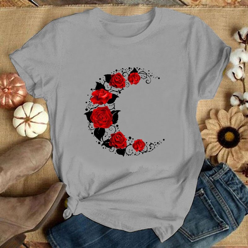 Camiseta con estampado de Luna y rosa roja para mujer, remera informal con estampado de flores
