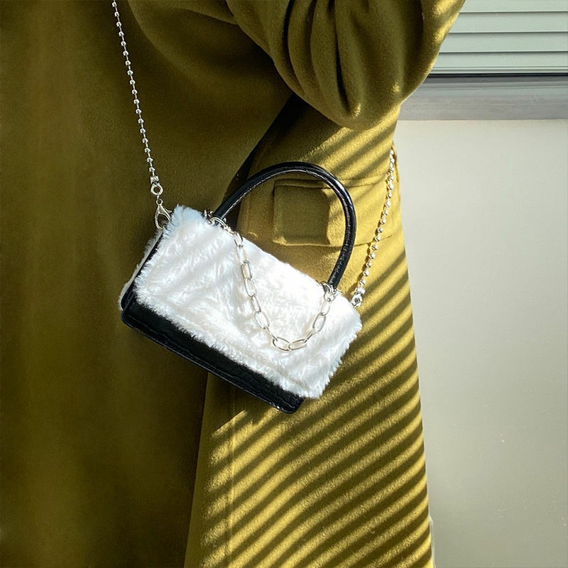 Xiuya Elegant Shoulder Bag Women Winter White Fur Messenger Bag 2021 Fashion Vintage Cute Small Handbag For Phone Women Purses
