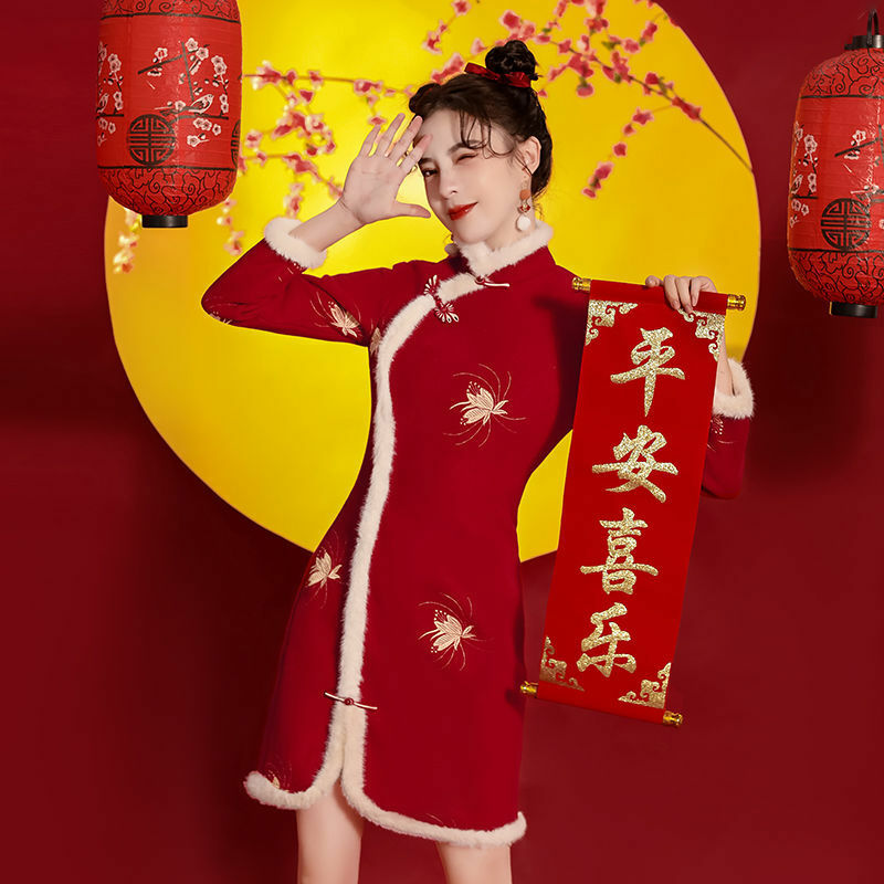 สีแดง Cheongsam ฤดูหนาว2022หนา Plush ผู้หญิงขนาดเล็กเสื้อปีใหม่ปีใหม่เสื้อผ้าขนาดเล็กสไตล์สั้น hanfu