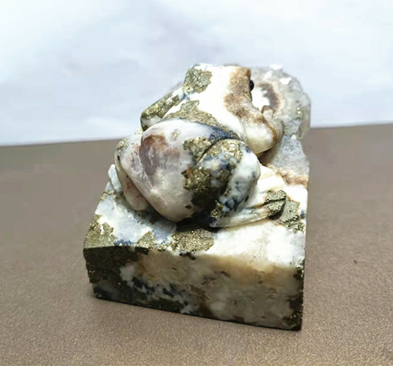 239G Natuurlijke Quartz Crystal Chalcopyrite Crystal Cluster Hand Gesneden Kleine Kikker Ornamenten Home Decor Chakra