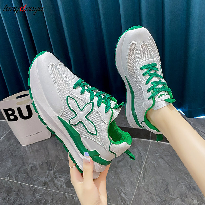 الأخضر الوردي أحذية شبكة تنفس النساء أحذية رياضية الدانتيل يصل حذاء مسطح منصة حذاء كاجوال أحذية السيدات مكتنزة 2022