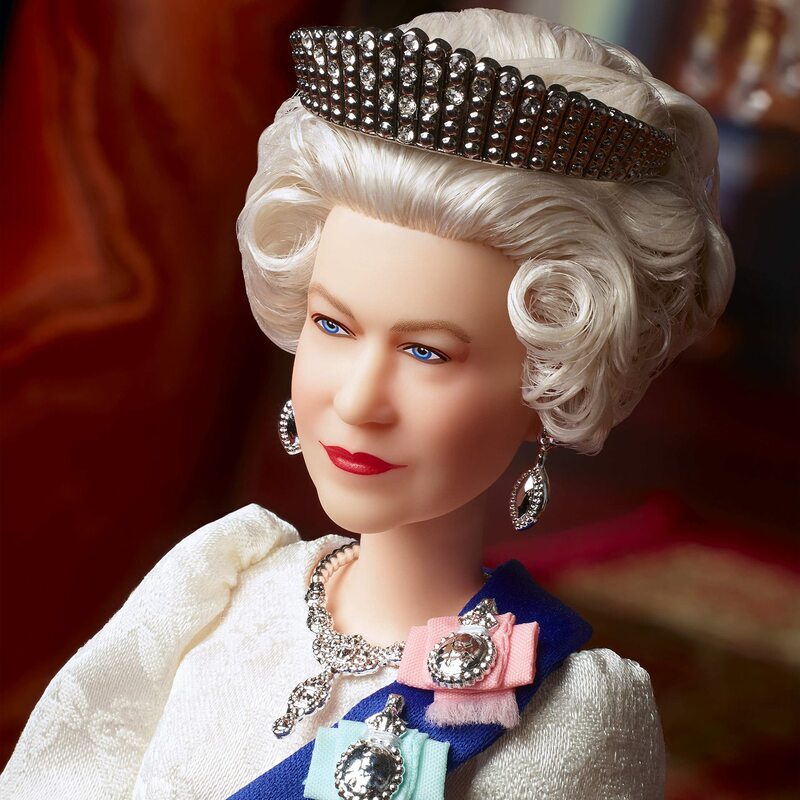 2022 11.5 بوصة جديدة التوقيع الملكة إليزابيث الثانية لعبة اليوبيل البلاتين الملكي لهواة جمع Hcb96 هالوين