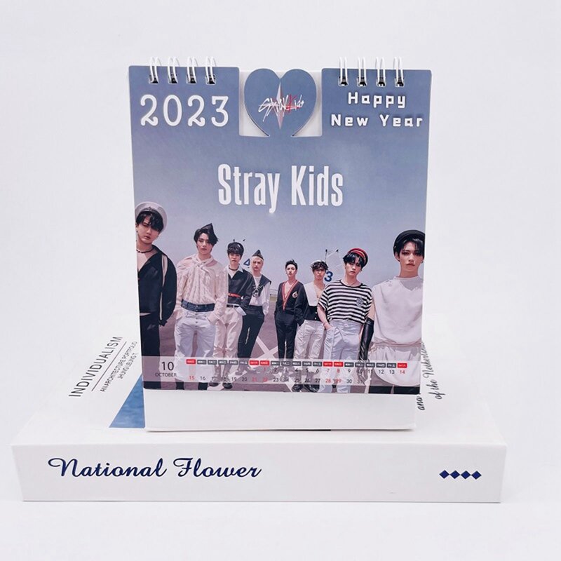 Calendario de mesa impreso Kpop Stray Kids 2023 de 17cm, organizador de Agenda de escritorio para niños, planificador para regalo de Fans