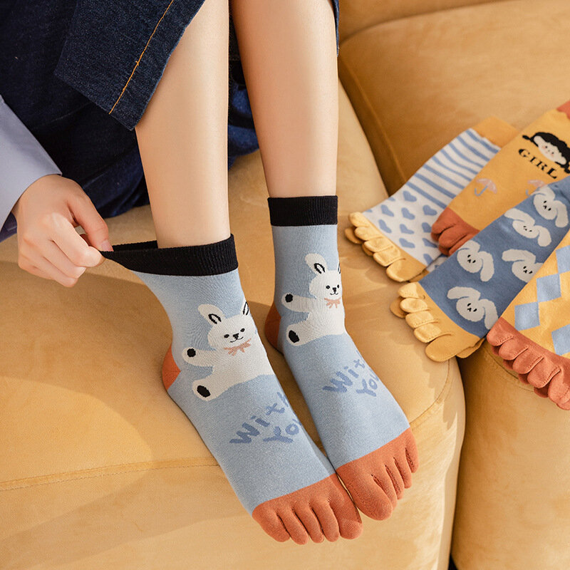 Nuovi calzini a punta divisa a tubo medio traspiranti da donna a cinque dita calzini da ragazza per studenti dei cartoni animati carini