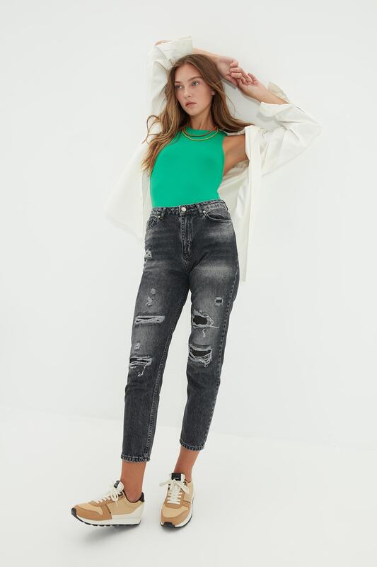 Trendyol rasgado detalhado alta bel mãe jeans twoaw22je0260