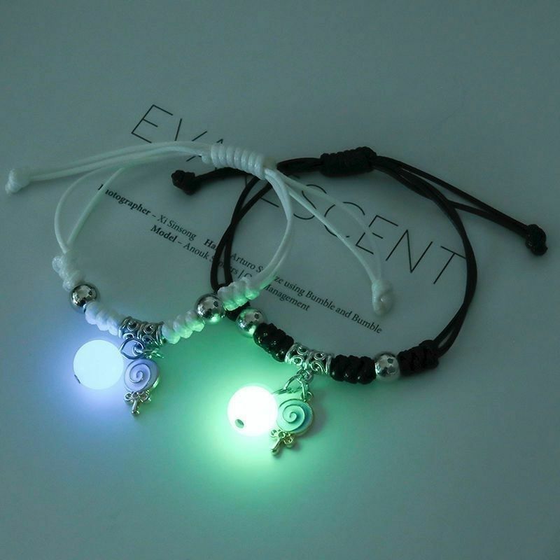 Bracelet de couple lumineux 2 pièces/ensemble, bijoux à breloques de dessin animé mignon, corde élastique réglable, cadeaux pour dames et hommes amoureux