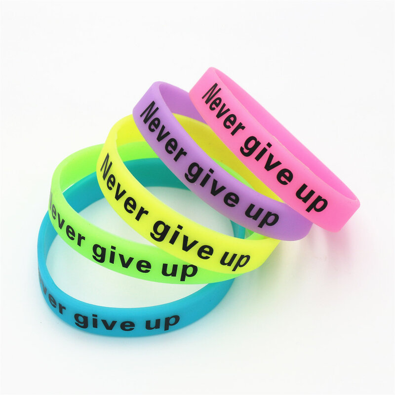 5pcs Never Give Up braccialetti luminosi uomo donna ologramma motivazionale braccialetti sportivi in Silicone braccialetti regalo polsino SH095
