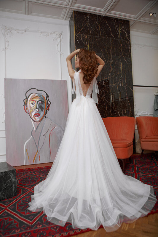 فستان زفاف من قماش التل المتلألئ بأزرار على شكل حرف v لؤلؤ على شكل حرف a موديل 2023 من Vestidos De Novia