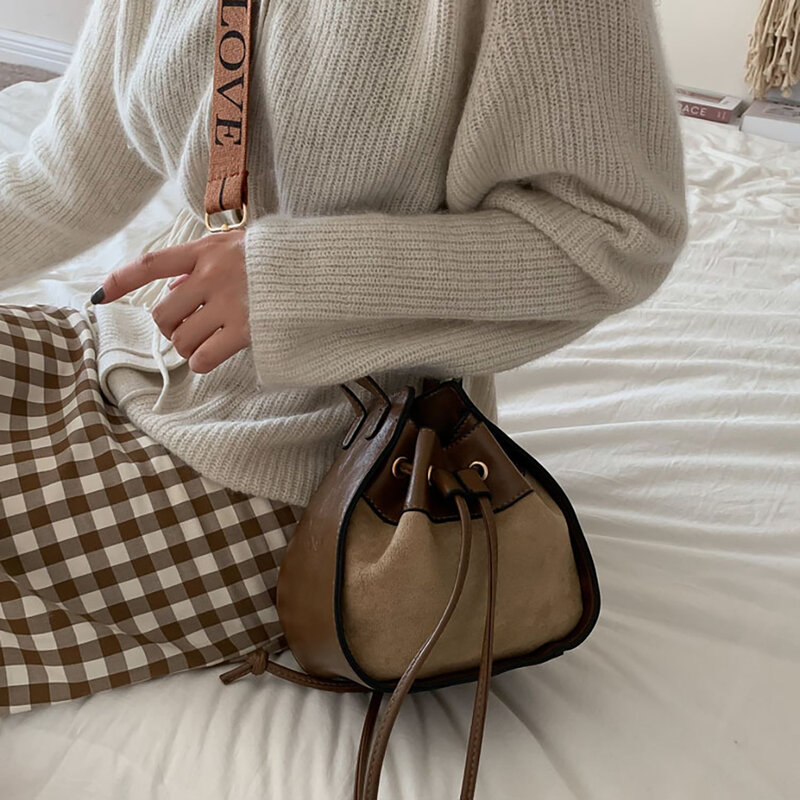 Małe damskie torby wiaderkowe damskie na ramię dorywczo skórzane dla kobiet projektant 2021 torebki marki Lady Pu Crossbody torba ze sznurkiem