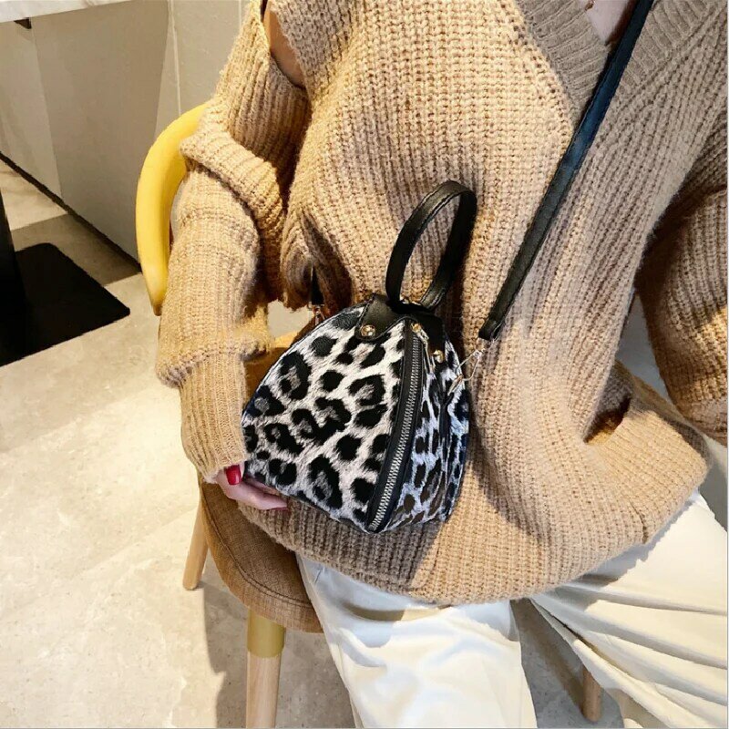 새로운 디자인 레오파드 뱀 패턴 삼각형 가방 여성용, 패션 Pu 지퍼, 작은 버킷 핸드백, 크로스바디백