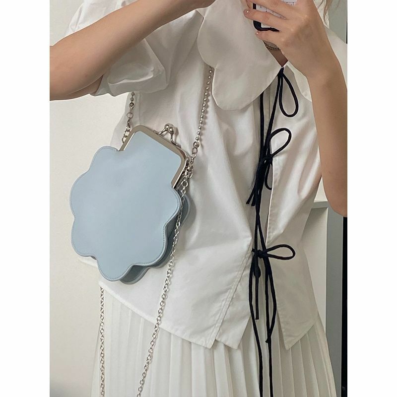 MBTI Cute Girly Cloud Clip Handbag Ladies 2022 Summer Fashion Versatile borsa a tracolla per portamonete da donna con spedizione gratuita