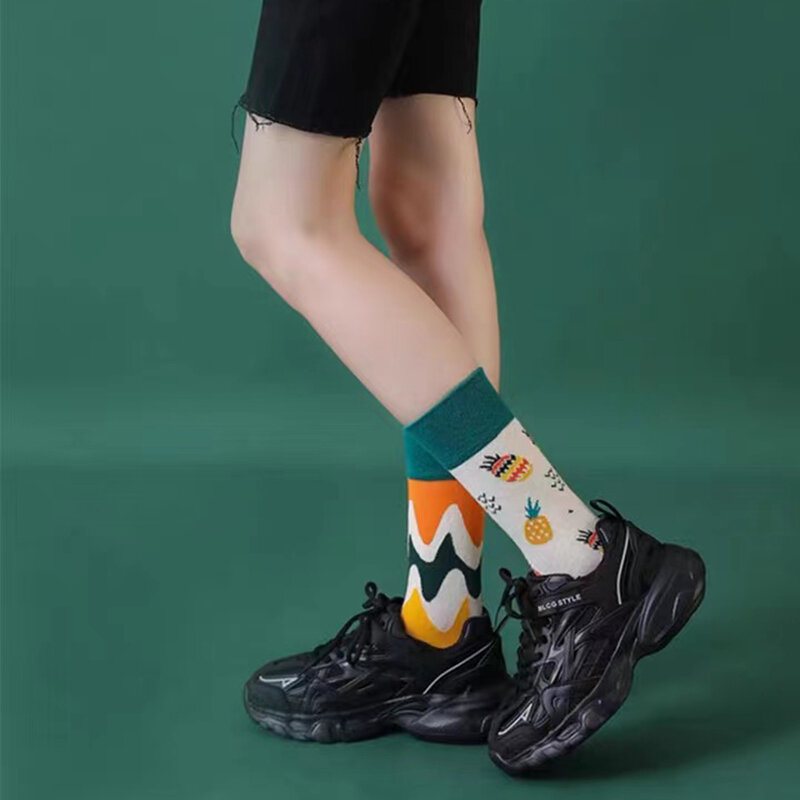 Meados de tubo meias de algodão outono inverno novas meias masculinas geométricas frutas das mulheres meias neutras rua maré astronauta respirável