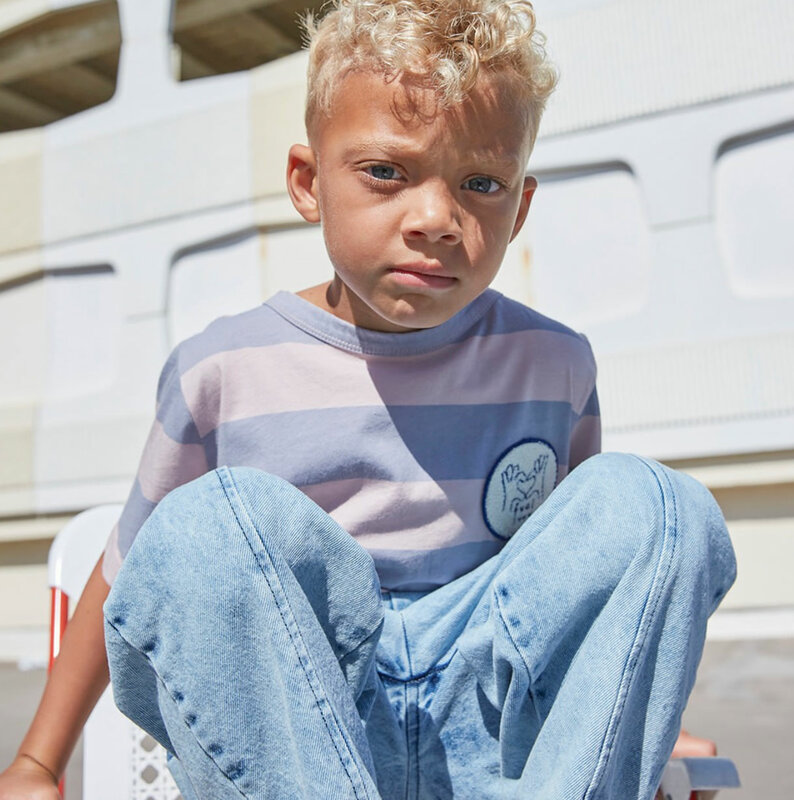 تي شيرت صيفي غير رسمي للأطفال الذكور من SS Wyn لعام 2023 ملابس مصممة من علامة تجارية للأطفال البنات وصلت حديثًا تي شيرت بأكمام صيفية للأطفال