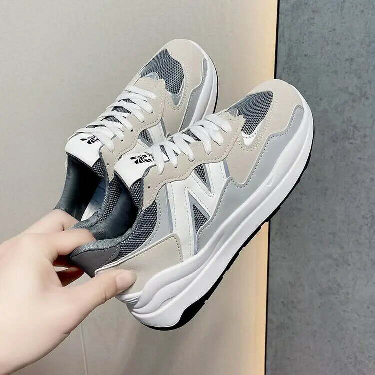 Fashion Women Breathable Sneakers Luxury Brand Sports Running Shoes 2022 New Girl Flats Tennis Shoes Walking Shoes Old Dad Shoes