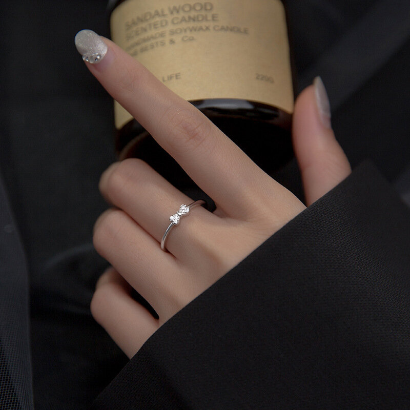 Женское кольцо из серебра 925 пробы, с фианитом